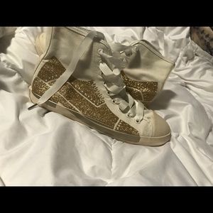 Be & d women’s size 9 fancy sneakers